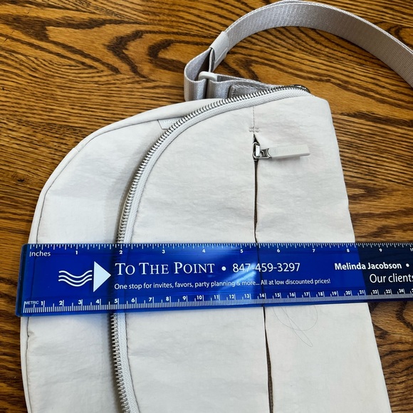 lululemon athletica Cream 2L Festival Crossbody Bag—New Without Tags - Picture 10 of 11
